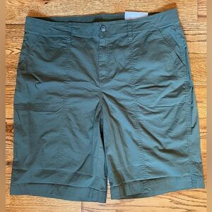 Chico's Poplin Cargo Shorts in Olive Green - Size 3 (16)
